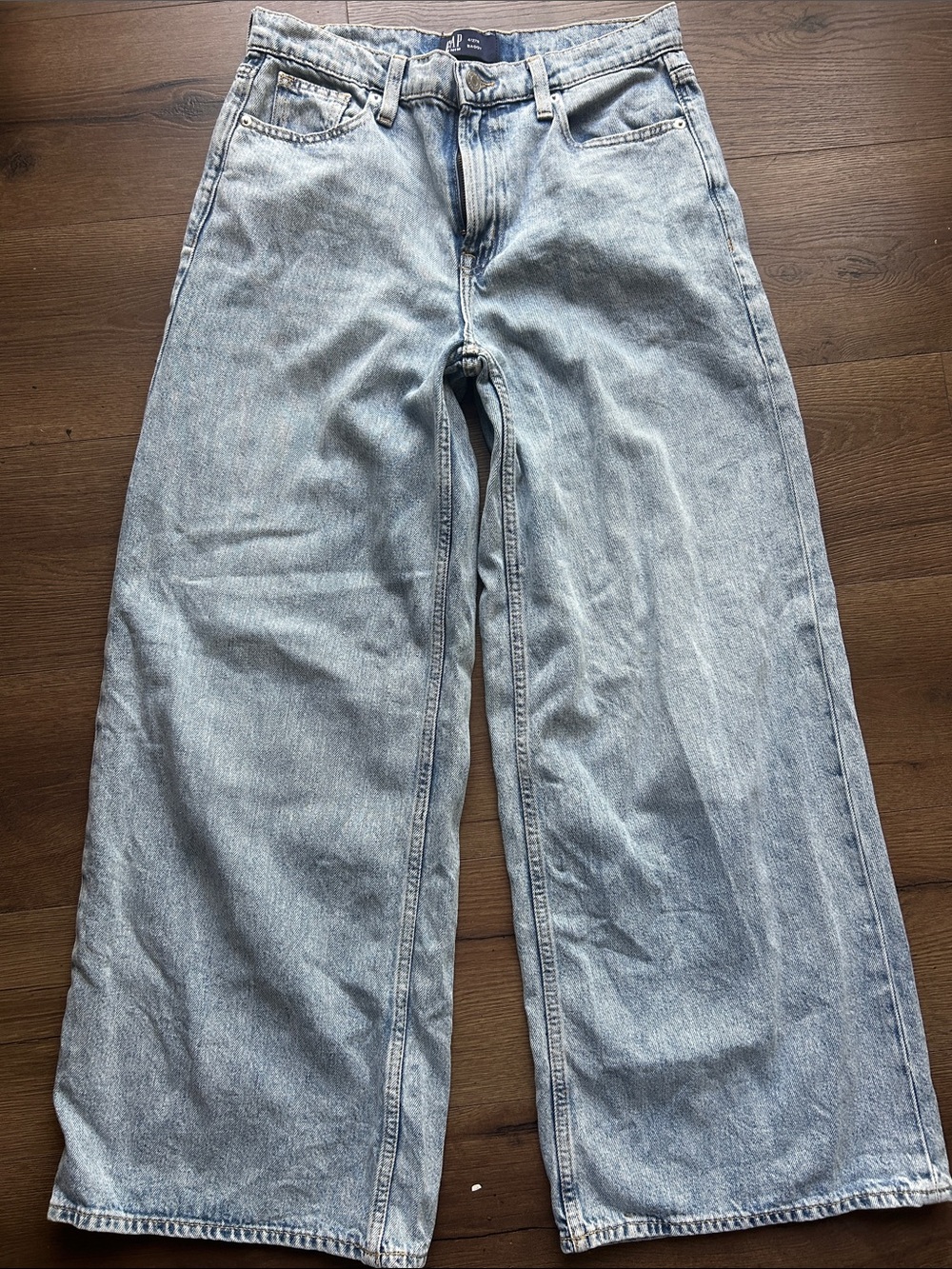 Light Wash Wide Leg Women’s Jeans !! Size 4/27